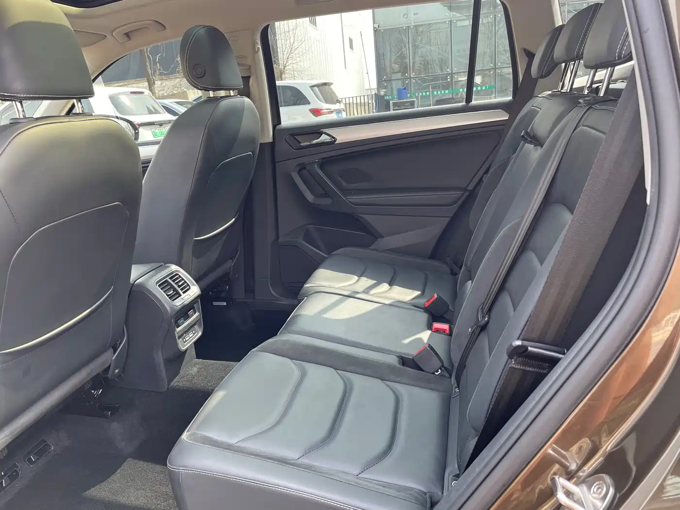Volkswagen Tiguan L 2018 Facelift 330TSI Automatic 2WD Luxury Edition фото 8