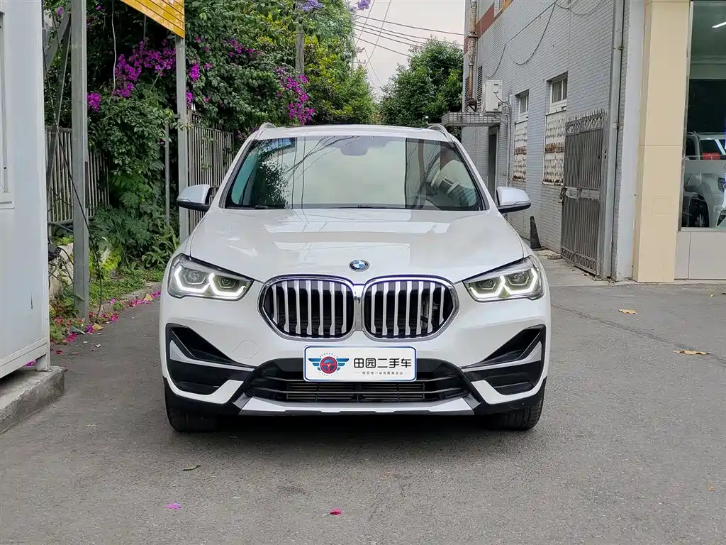 BMW X1 2022 sDrive20Li Fashion фото 2