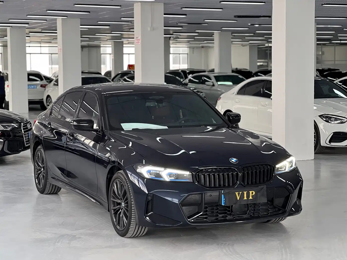 BMW 3 Series 2023 330Li M Sport Dark Night Package фото 3