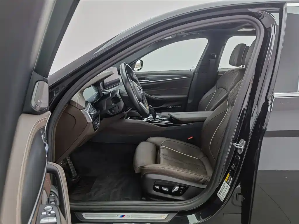 BMW 5 Series New Energy 2022 535Le Pioneer M Sport Package фото 10