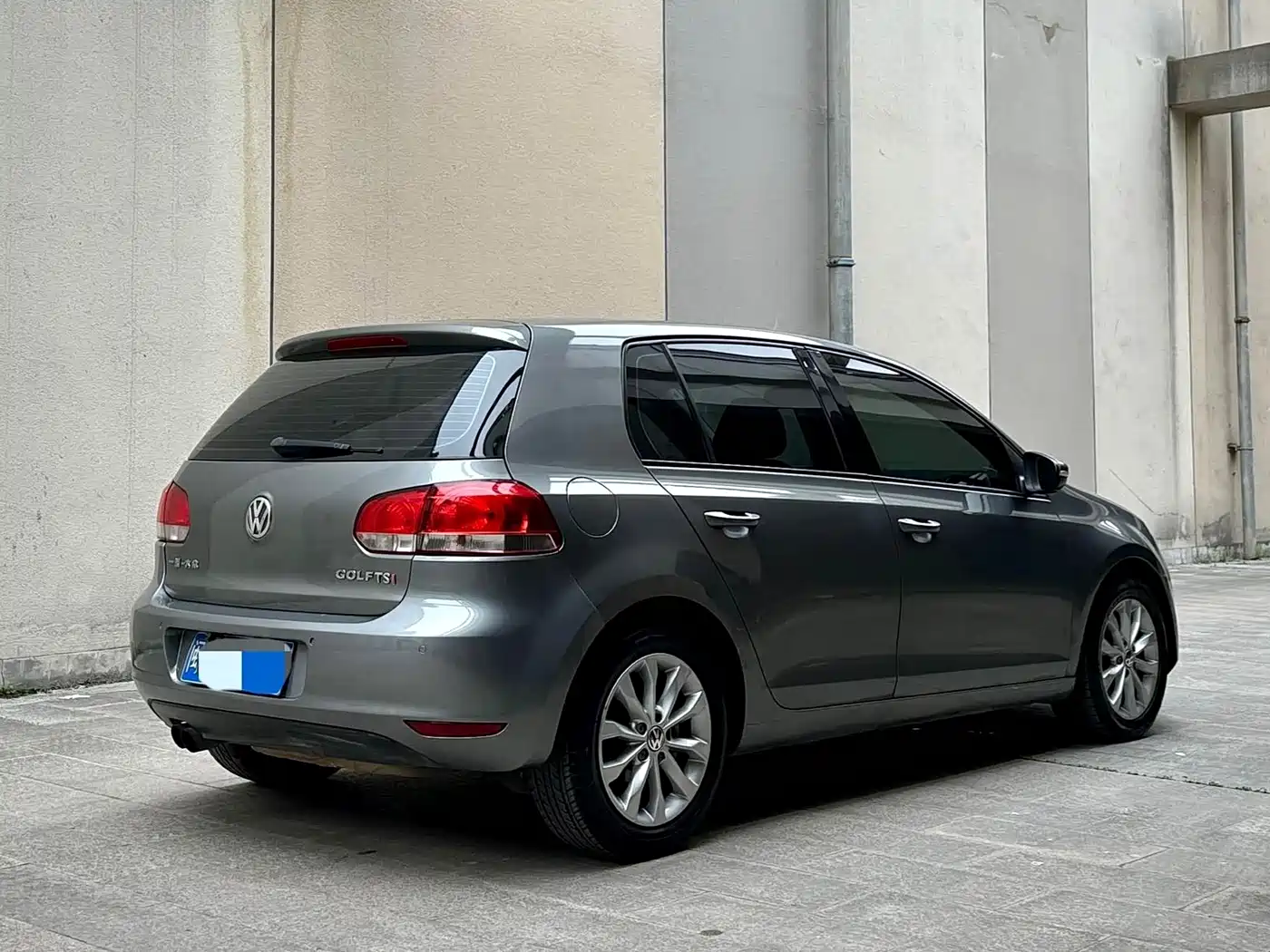 Photo 3 - Volkswagen Golf