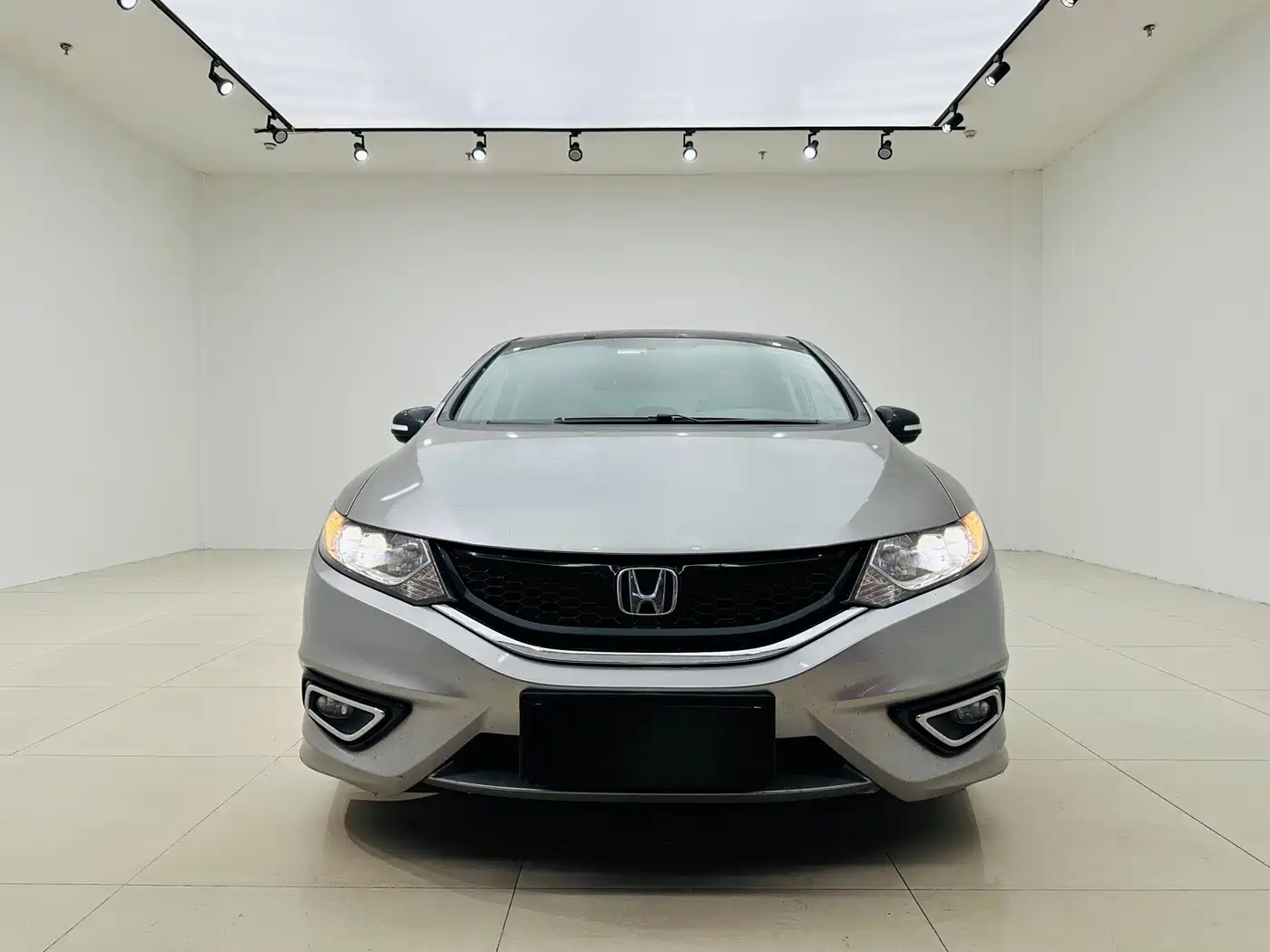 Photo 2 - Honda Jade