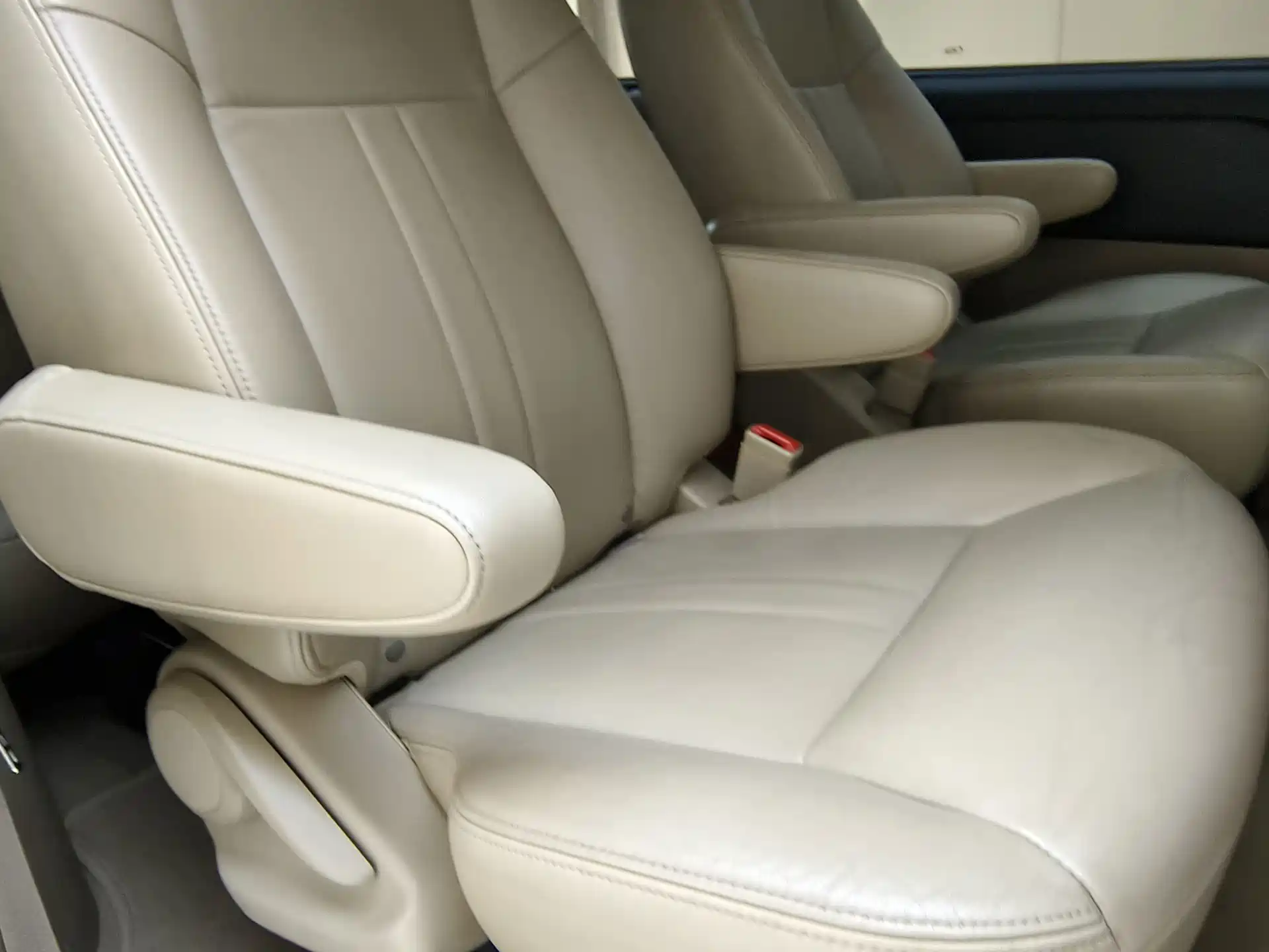 Photo 23 - Buick GL8