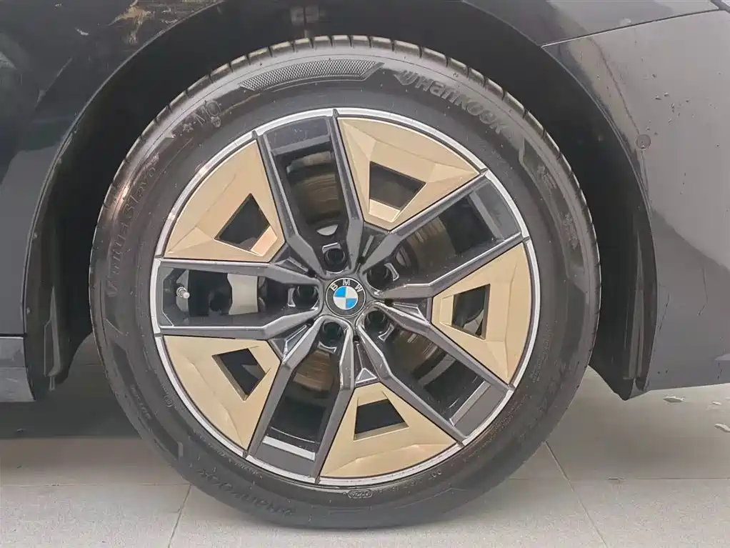 BMW 5 Series 2024 530Li Leading M Sport Package фото 20