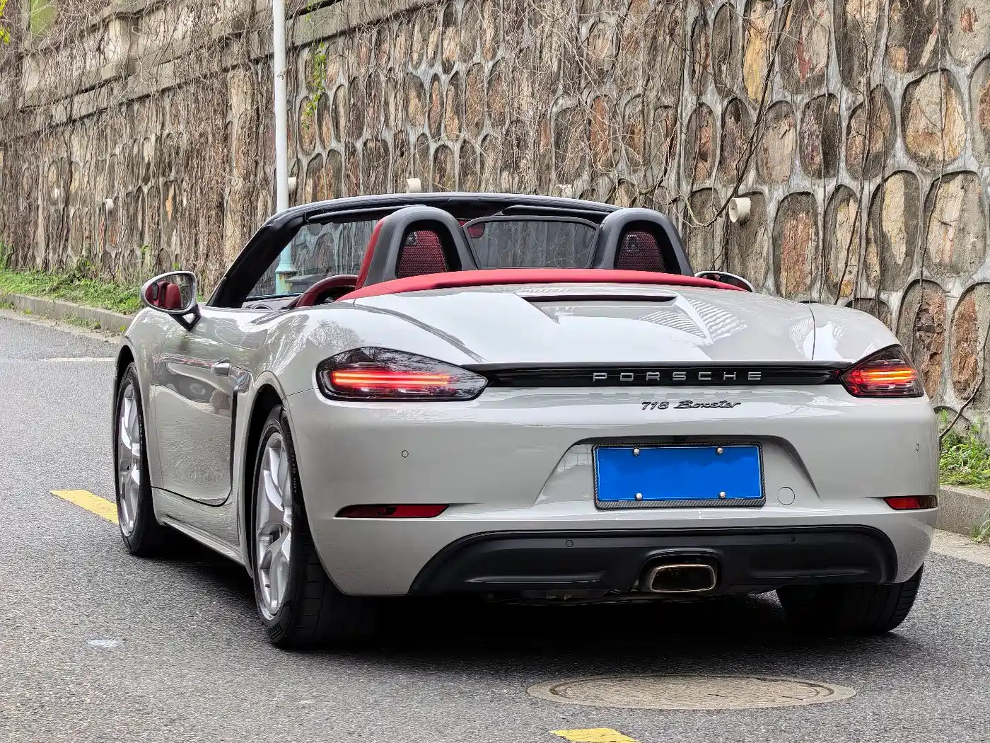 PORSCHE 718
