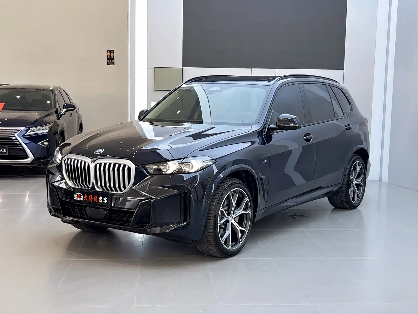 BMW X5 2025 Model xDrive 30Li Exclusive M Sport Blackout Package