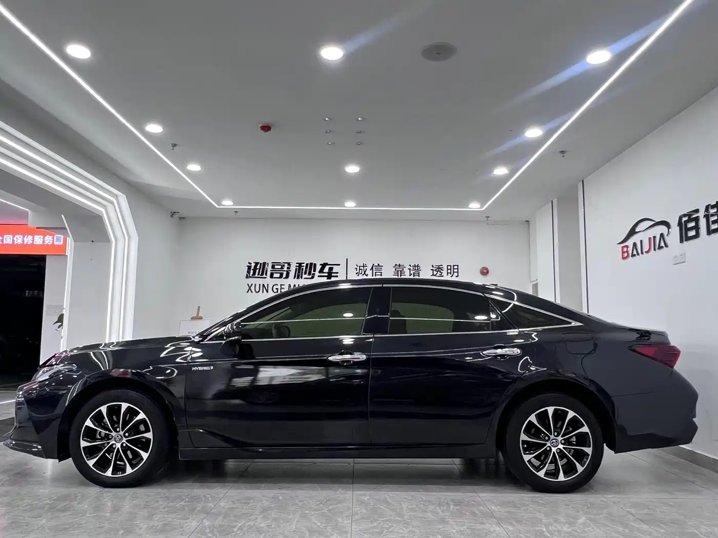 Toyota Avalon 2023 Hybrid 2.5L Luxury Edition фото 4