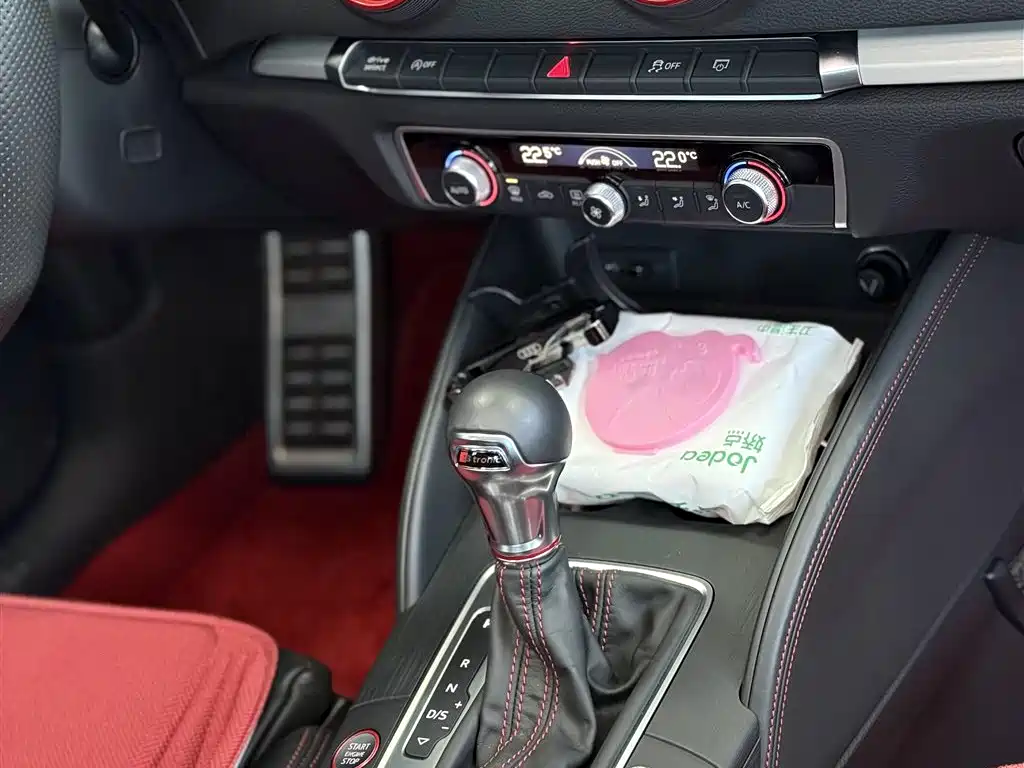Audi S3 2019 Audi S3 2.0T Limousine фото 11