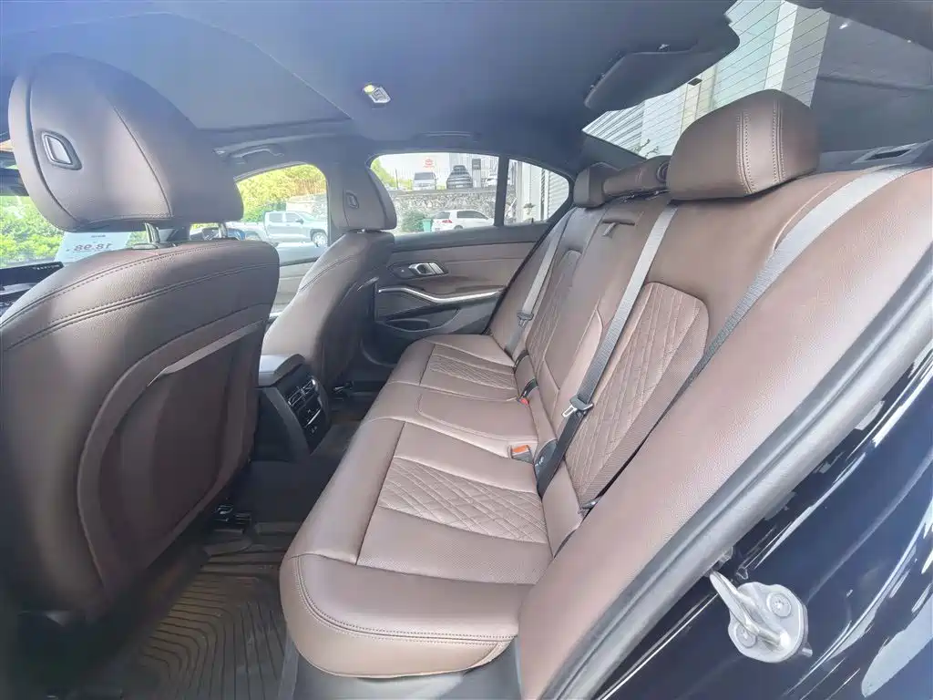 BMW 3 Series 2024 325i M Sport Shadowline Package фото 10