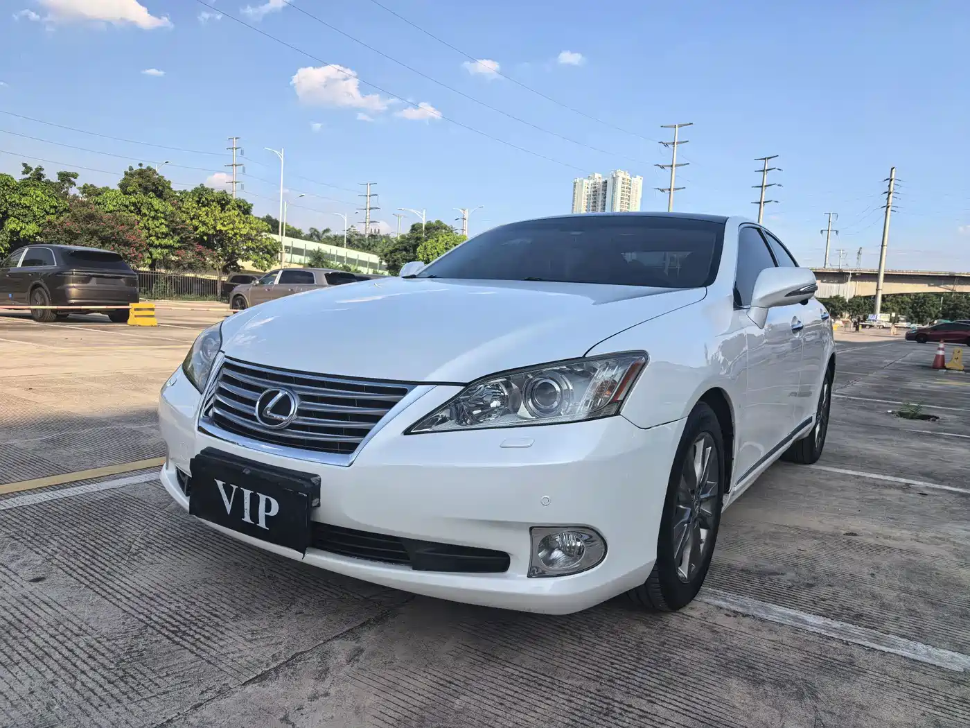 Фото 1 - Lexus ES