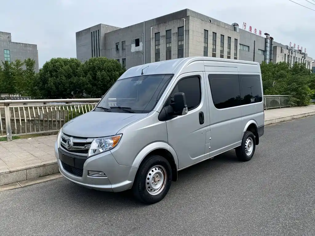 Dongfeng Yufeng Yufeng 2023 2021 2.4T FWD Logistics Vehicle Short Wheelbase Medium Roof 5-9 seater China VI YCY24140-60A