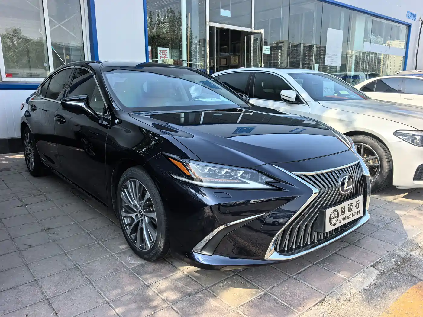Lexus ES 2018 300h Premium Edition China V фото 3