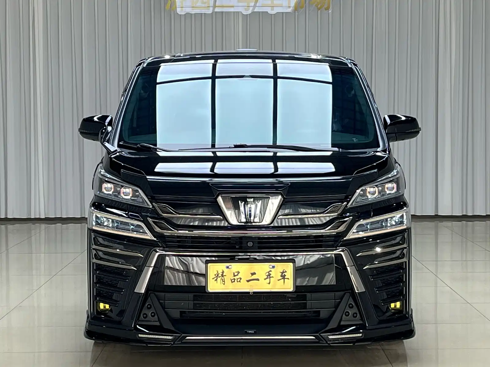 Фото 2 - Toyota Vellfire