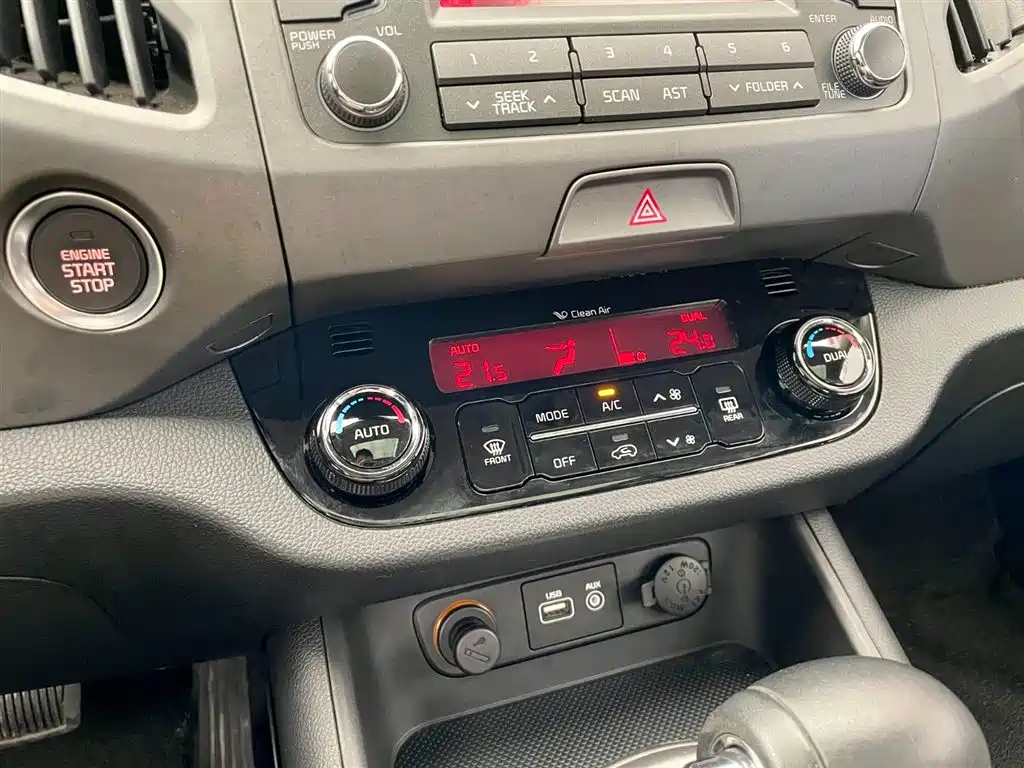 Kia Sportage 2015 2.0L Automatic 2WD DLX фото 10