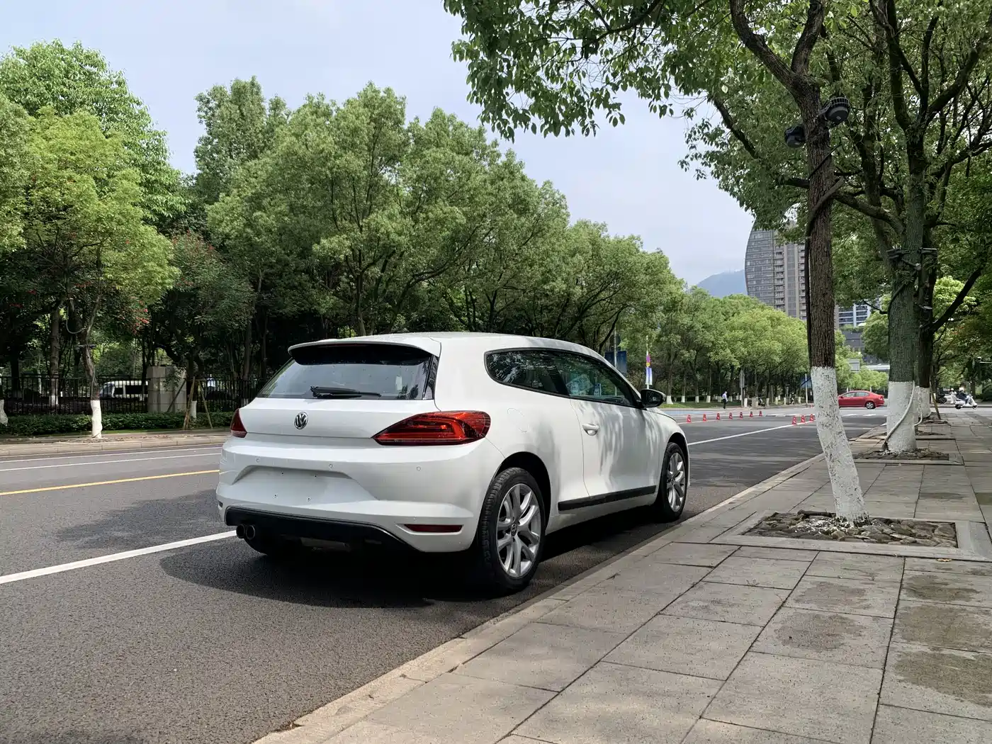 Volkswagen Scirocco 2015 1.4TSI Trend Edition фото 15