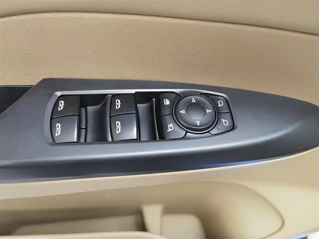 Buick GL8 2017 ES 28T Luxury China V фото 9