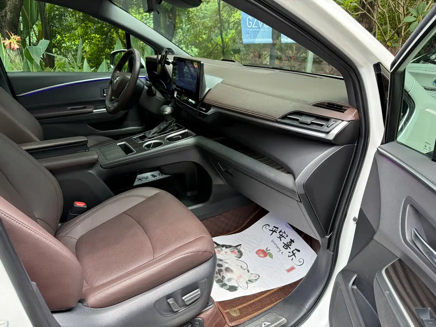 Toyota Sienna 2021 2.5L Hybrid Platinum Edition фото 16