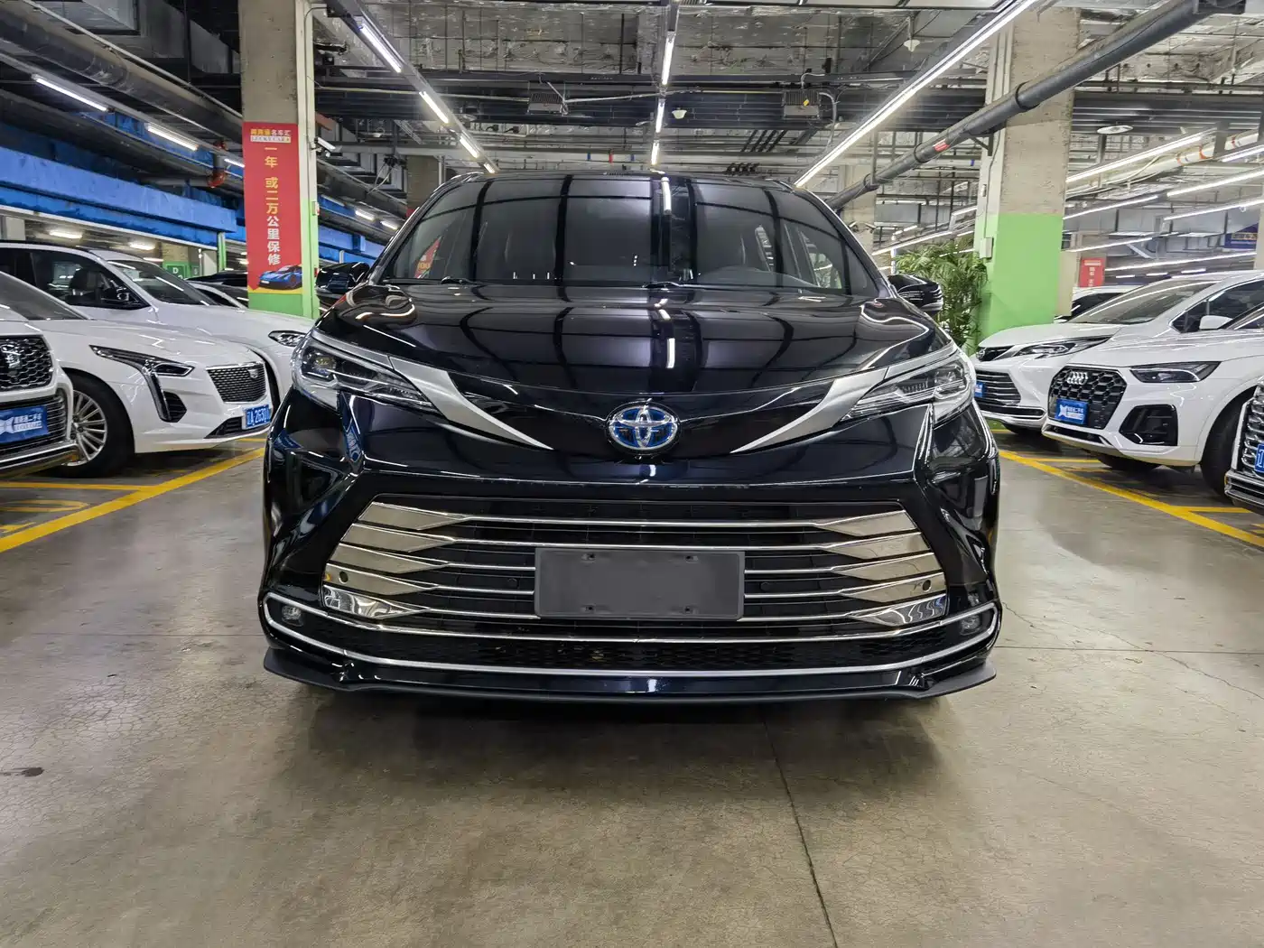 Toyota Sienna 2021 2.5L Hybrid Premium Edition фото 2