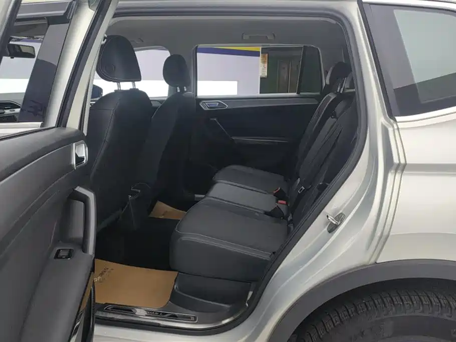 Volkswagen Tiguan L 2017 330TSI Automatic 2WD Trend Edition фото 11