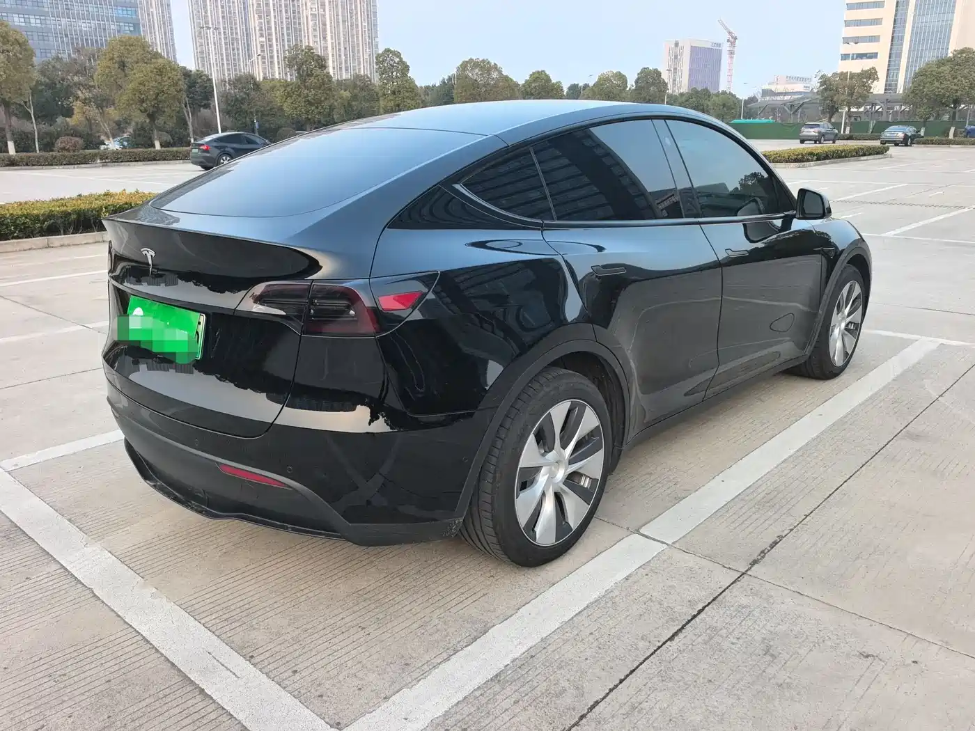 TESLA MODEL Y