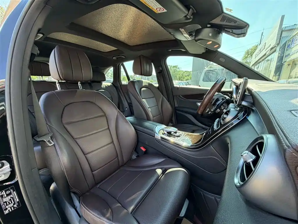 Mercedes-Benz GLC 2017 GLC 260 4MATIC Dynamic фото 4