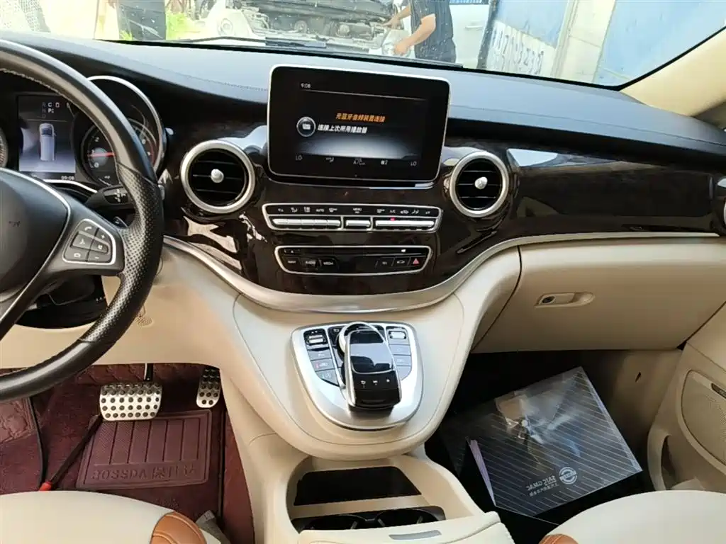 Mercedes-Benz V-Class 2018 V 260 L Premium Long Wheelbase Edition China VI фото 13