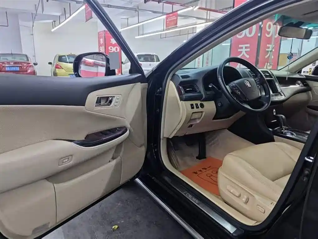 Toyota Crown 2010 3.0L Royal Saloon фото 6