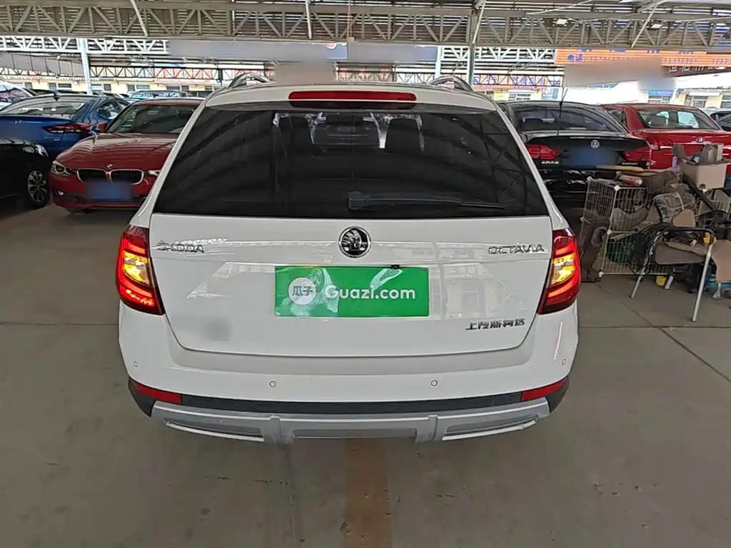 Škoda Octavia 2018 Model Wagon TSI230 DSG Comfort Edition фото 6