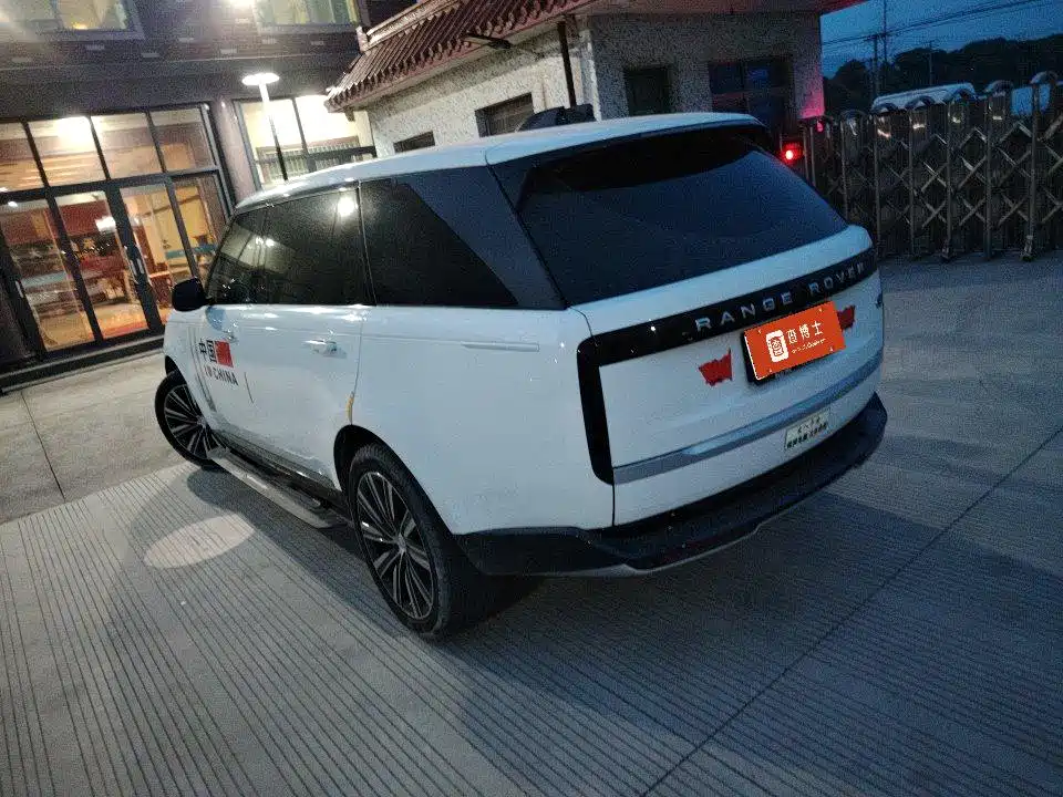 Land Rover Range Rover 2023 Facelift 3.0 L6 400PS Prosperity Extended Version фото 4