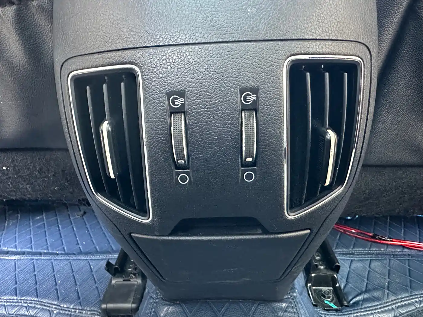 Hyundai Sonata 2014 2.0L Automatic Luxury фото 19