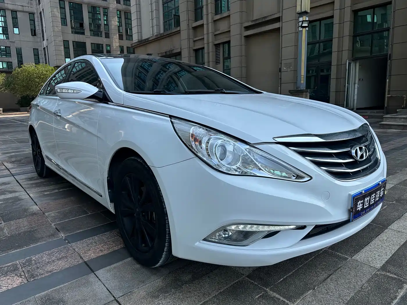 Hyundai Sonata 2014 2.0L Automatic Luxury фото 7