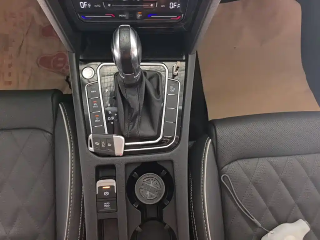 Volkswagen Magotan GTE Plug-in Hybrid 2022 GTE Luxury фото 11