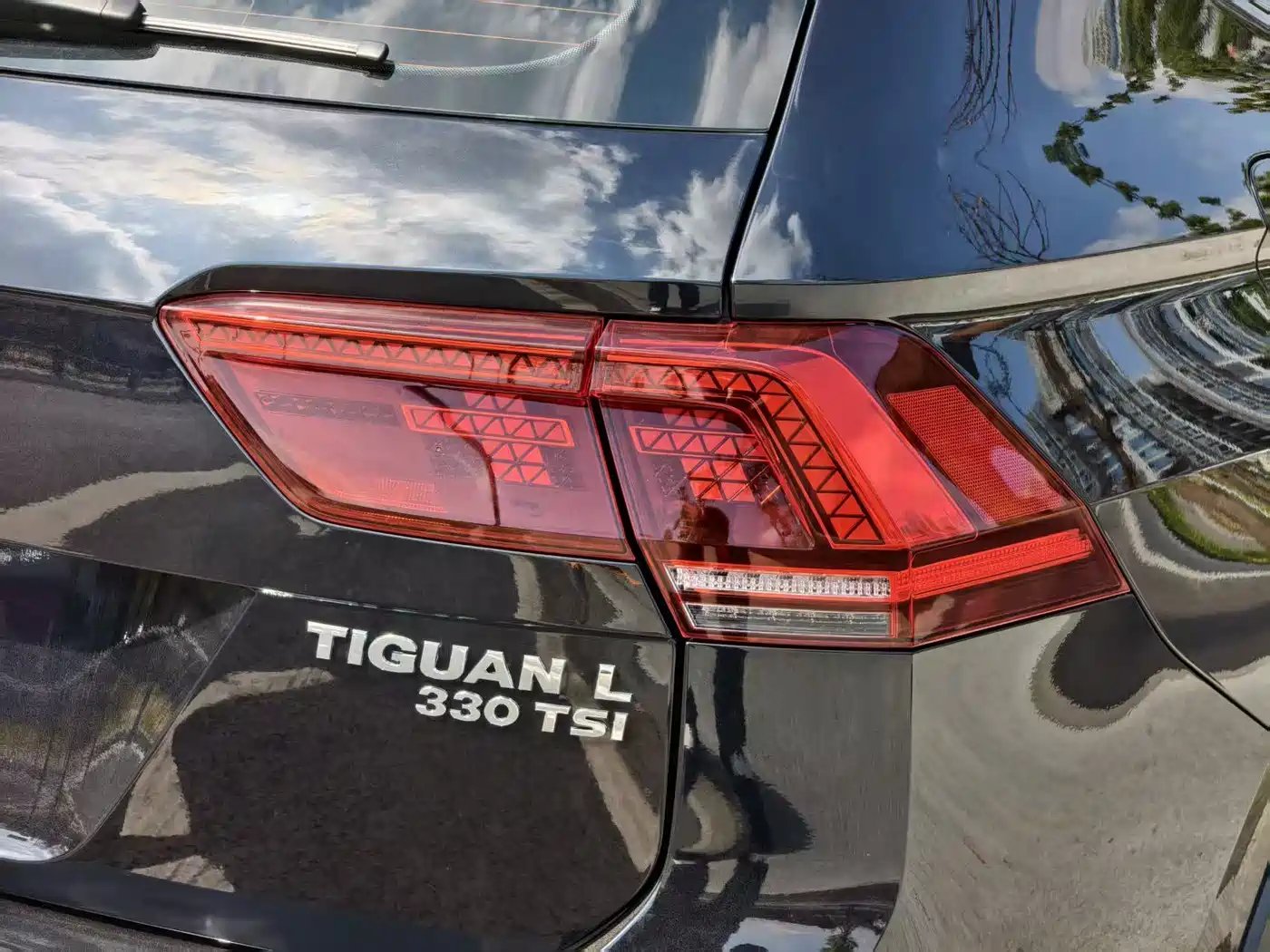 Volkswagen Tiguan L 2020 330TSI Auto 2WD R-Line Flagship China VI фото 9