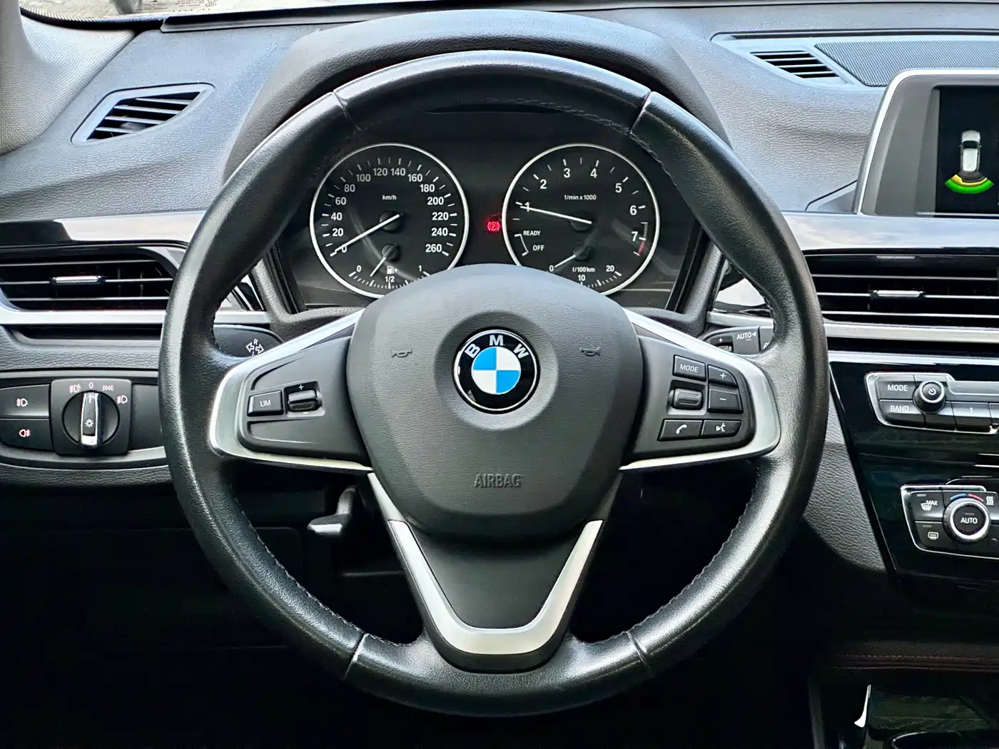 BMW X1 2018 sDrive18Li Premium Model фото 13