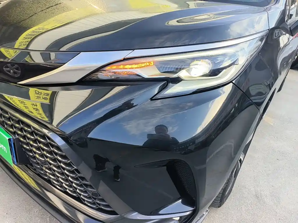 Фото 24 - Toyota Granvia