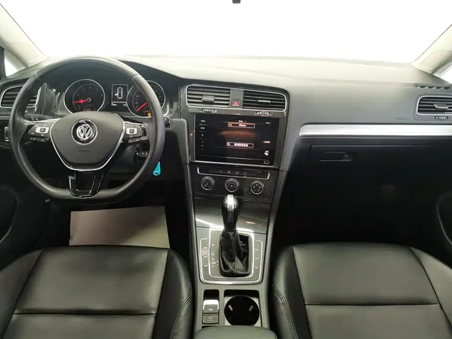 Volkswagen Golf 2020 200TSI DSG Comfort Progressive Edition фото 12