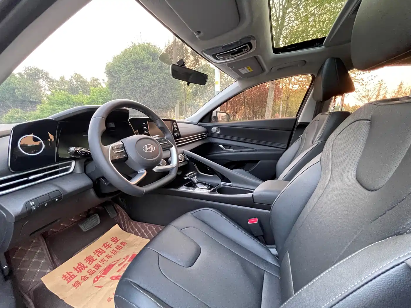 Hyundai Elantra 2023 1.5L CVT GLX Elite Edition фото 8
