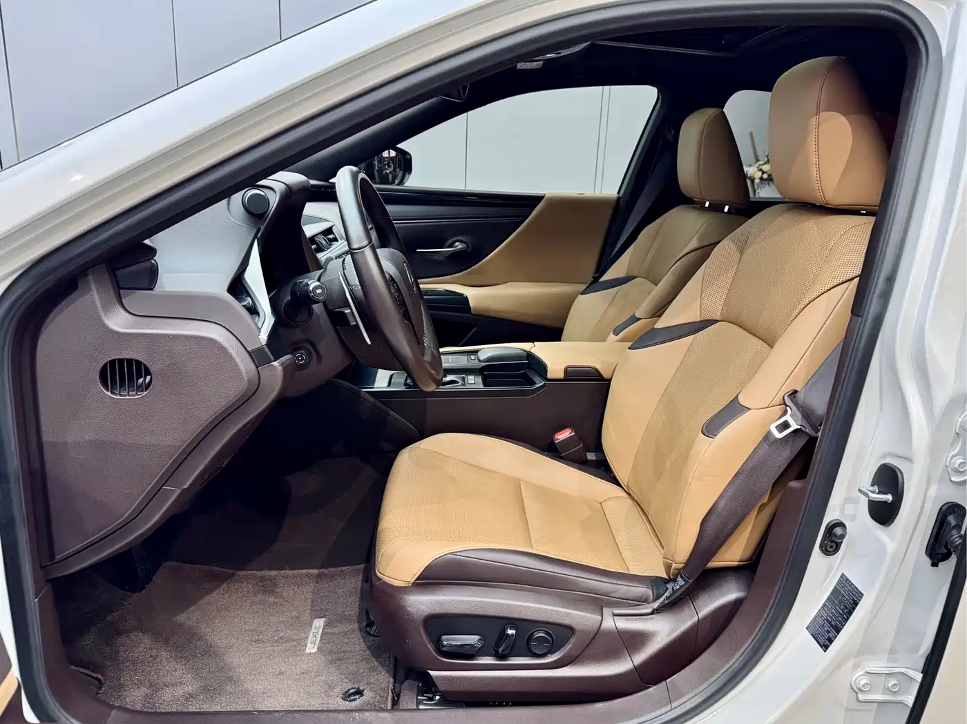 Lexus ES 2020 200 Excellence фото 9