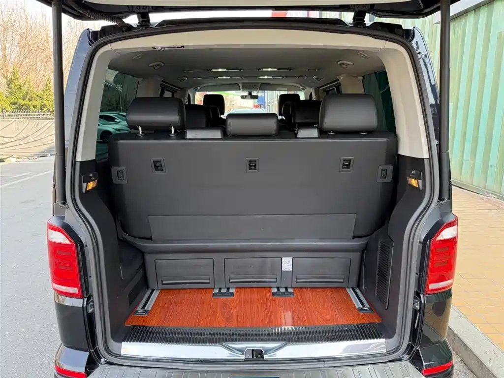 Volkswagen Multivan 2018 2.0TSI 4WD Premium Edition 7-Seater фото 12
