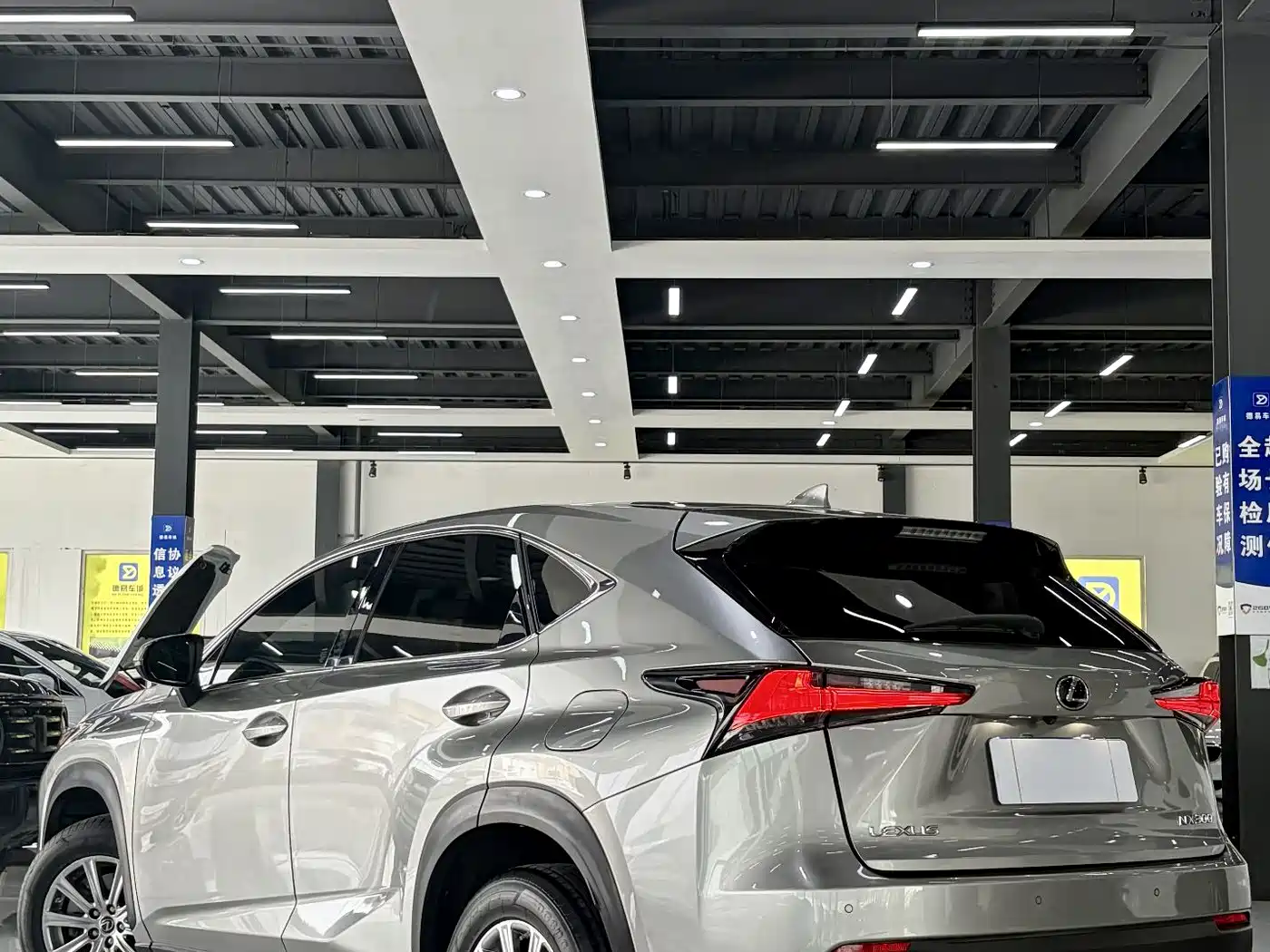 Lexus NX 2017 300 FWD Sharp Edition фото 6