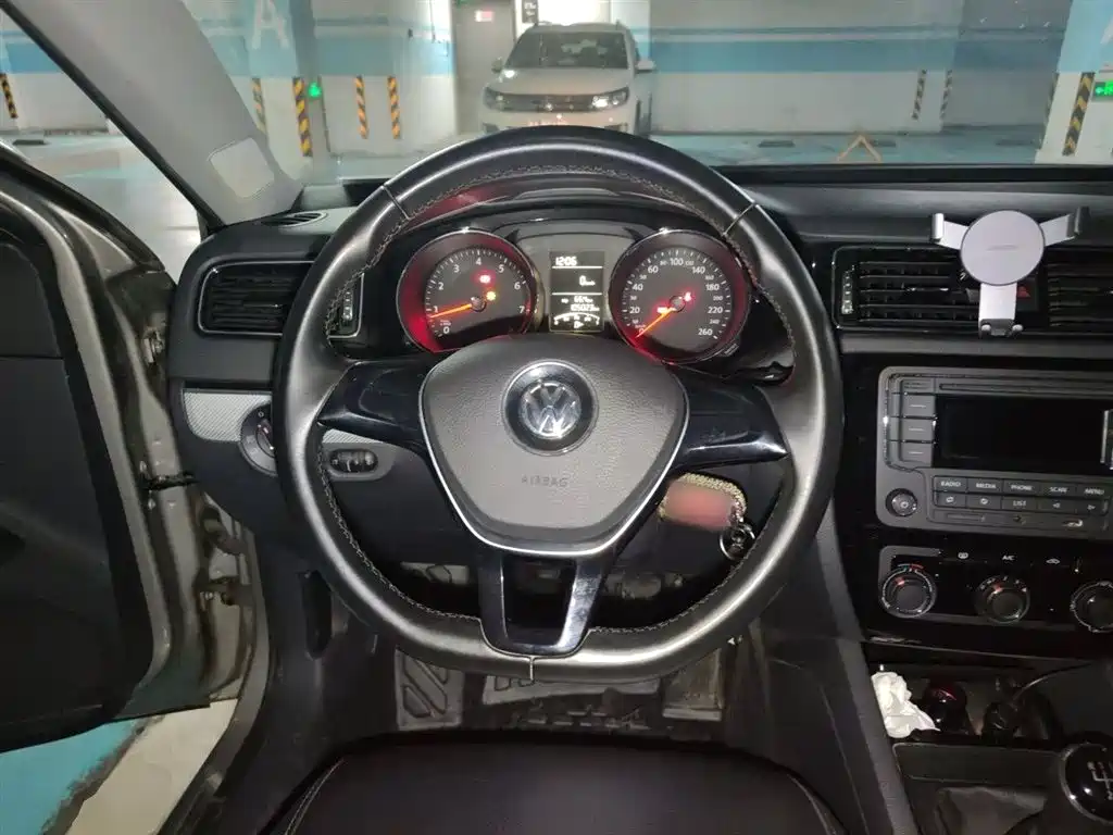 Volkswagen Sagitar 2015 1.6L Manual Comfort фото 3