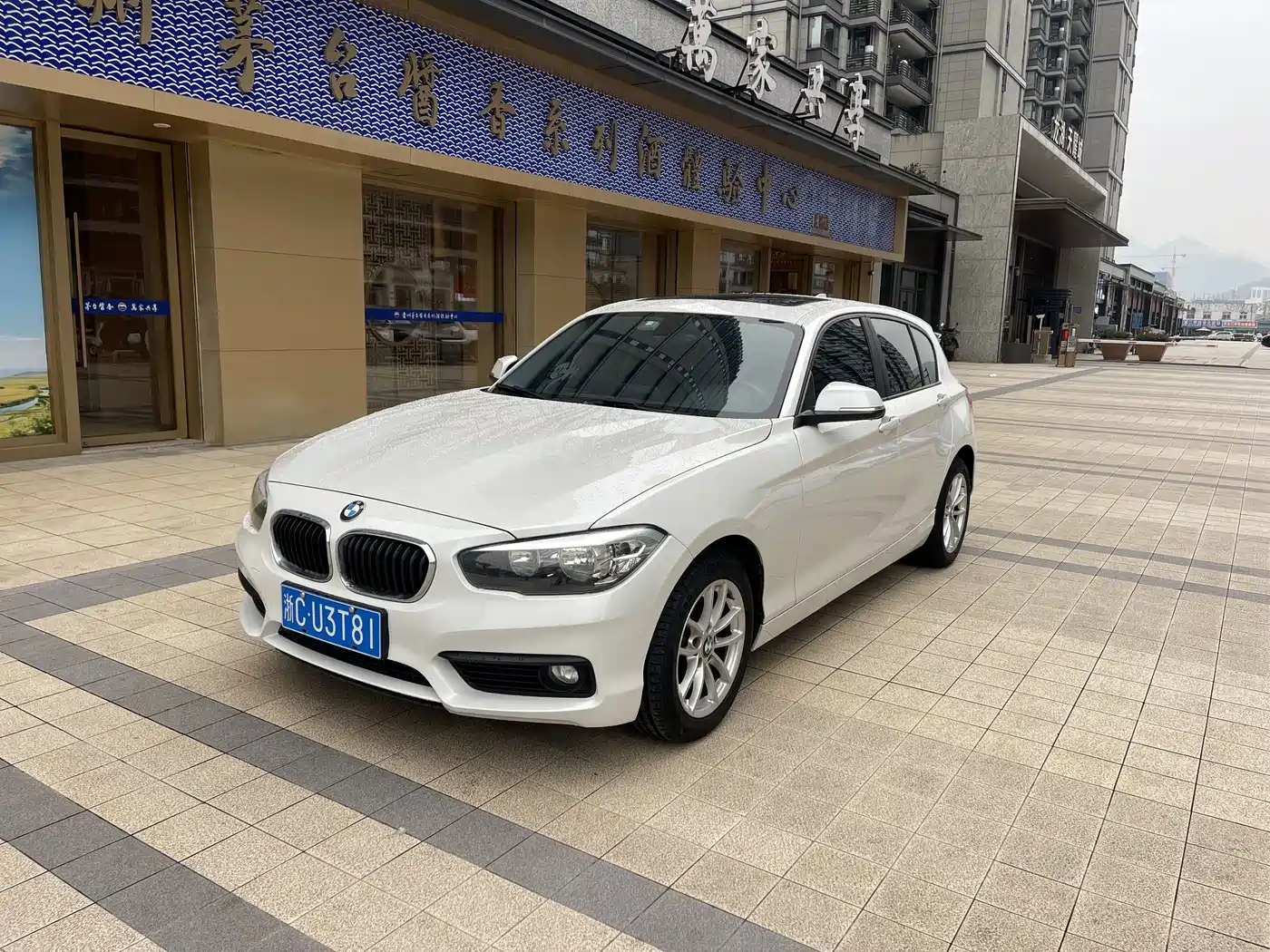 BMW 1 Series (Import) 2016 118i Leading фото 2