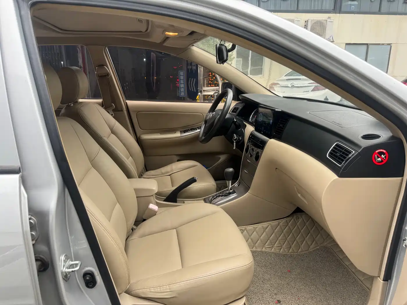 Toyota Corolla 2013 1.6L Automatic Luxury фото 14