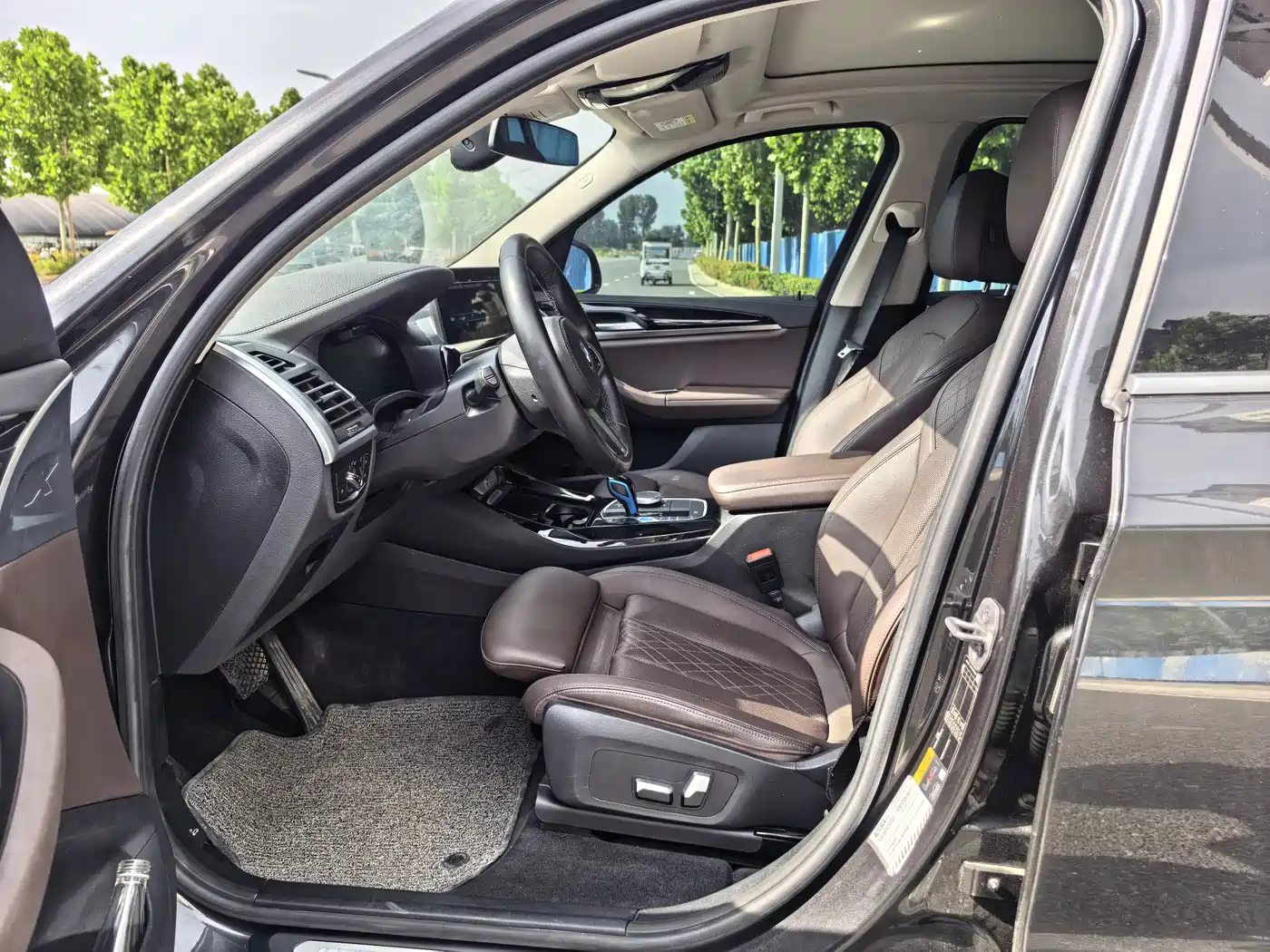 BMW iX3 2022 Leading Edition фото 4