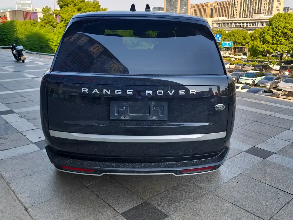 Land Rover Range Rover 2023 3.0 L6 400PS Exemplary Long Wheelbase фото 9