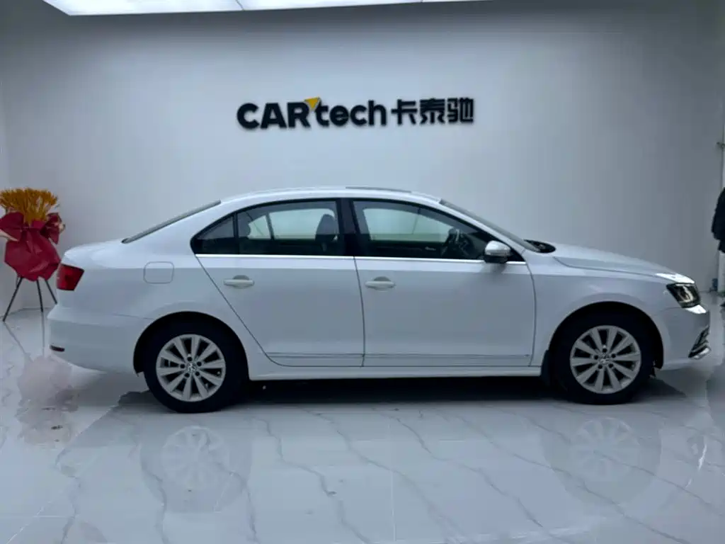 Volkswagen Sagitar 2015 230TSI Automatic Comfort фото 4