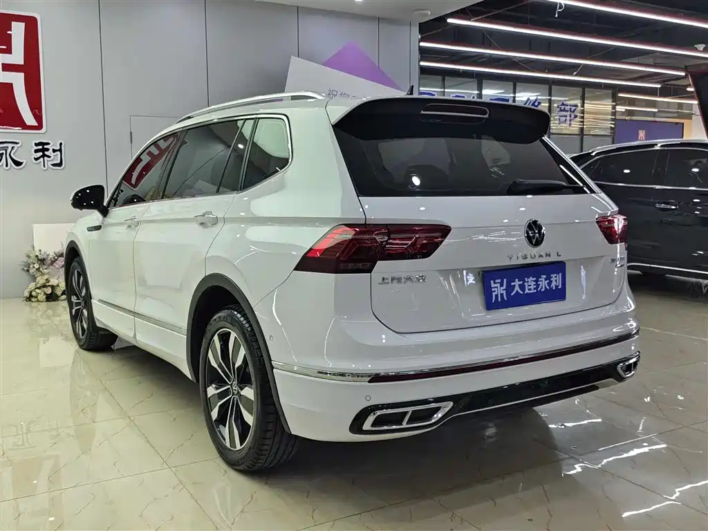 Volkswagen Tiguan L 2022 380TSI Automatic 4WD R-Line Cross Edition 7-Seater фото 4