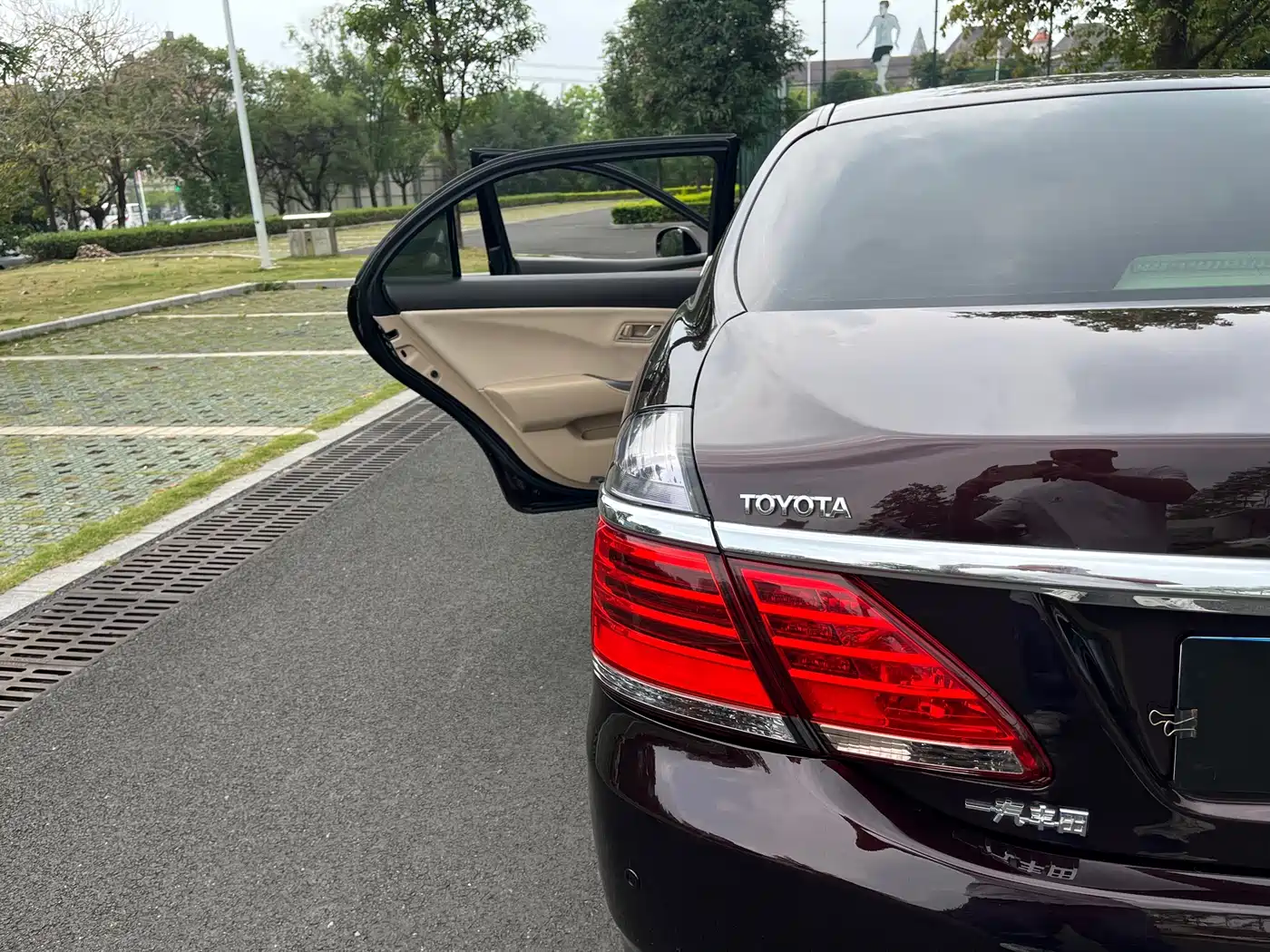 Toyota Crown 2012 2.5L Royal Leather Edition фото 21