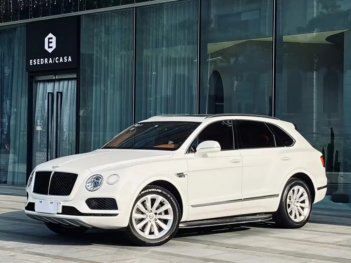 صورة 1 - Bentley Bentayga