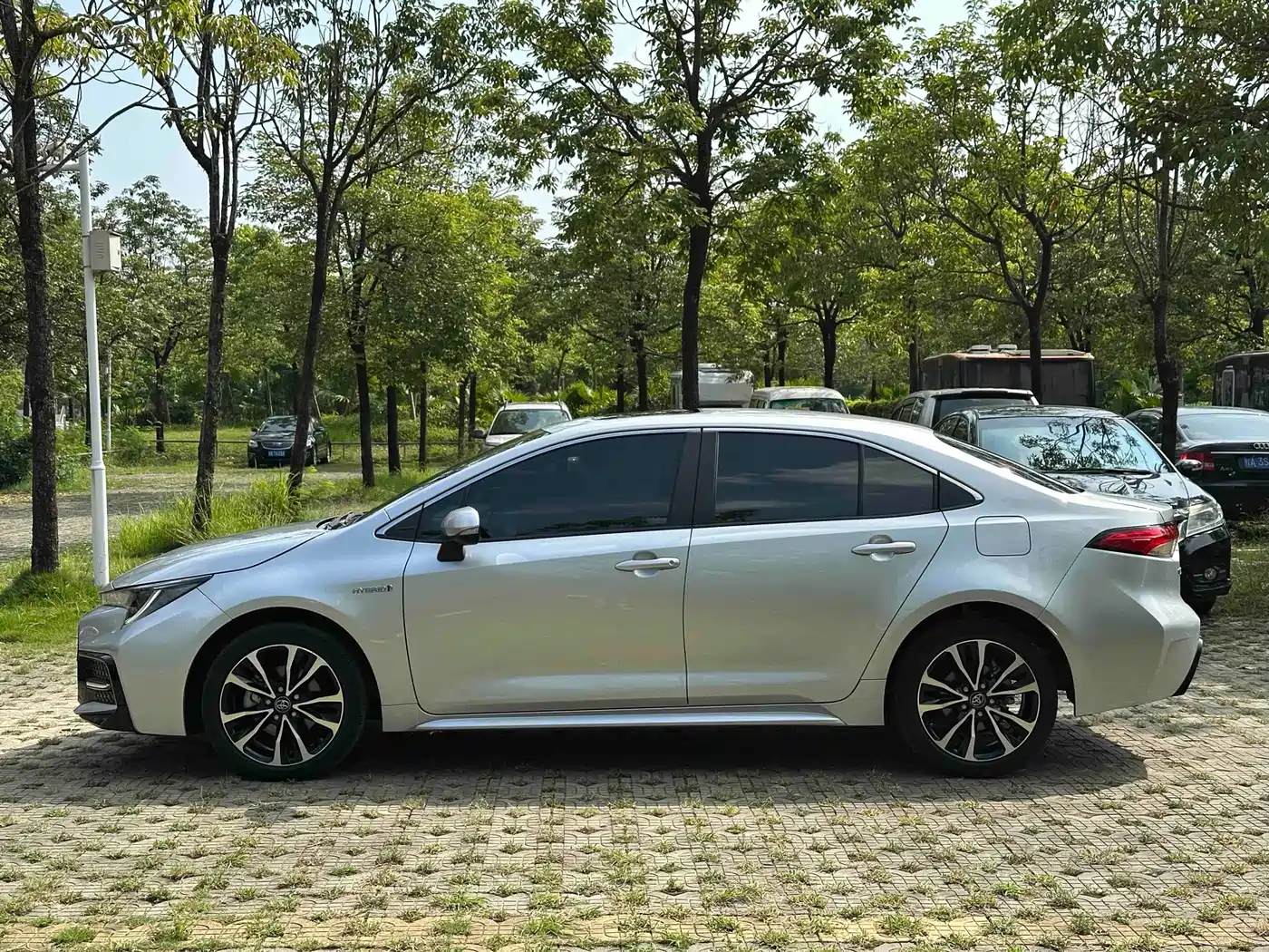 Toyota Levin 2022 Dual Engine 1.8H E-CVT Sport Edition фото 3